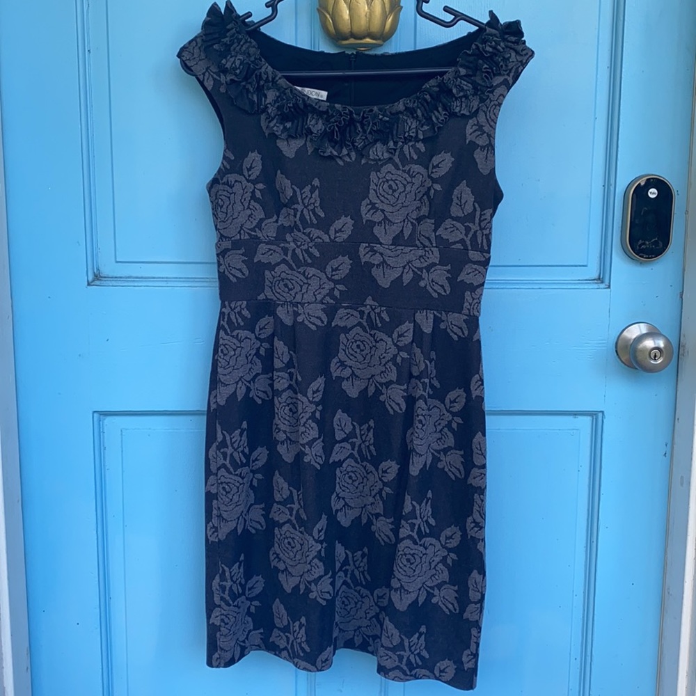 Maggy London Dress Gray Sleeveless Ruffle Rose size 6